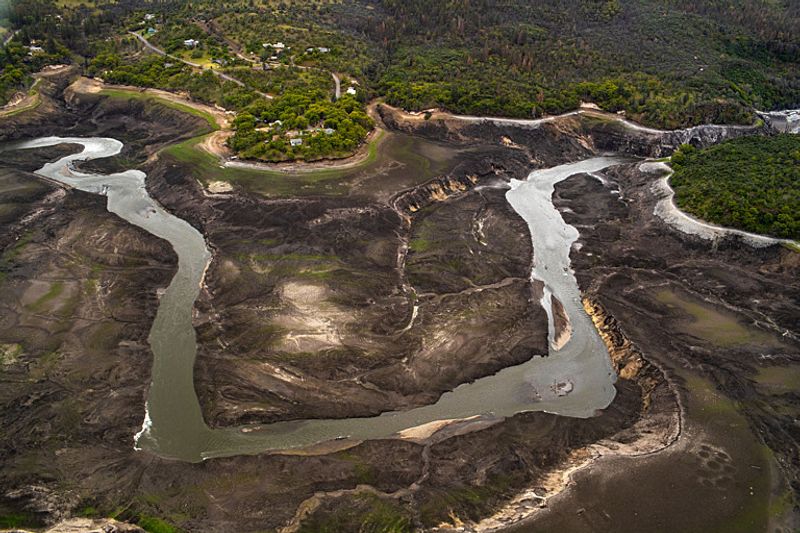 The Klamath River from above showing the river returning to the original route.