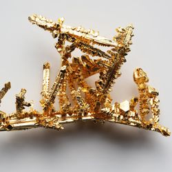 Synthetic gold crystals