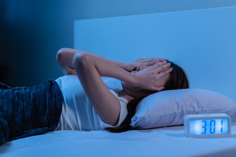 Woman woke up at 3am in the morning and can't fall back to sleep.